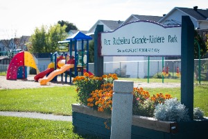 sign and play structure at Richelieu Grande-Rivière Park