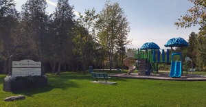 Mountainview Park sign and play structures