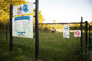 Affiche du parc de chien sans laisse