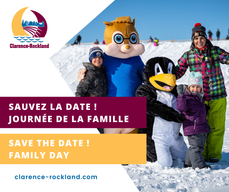 Une famille et des mascotte en hiver devant une côte de glisse